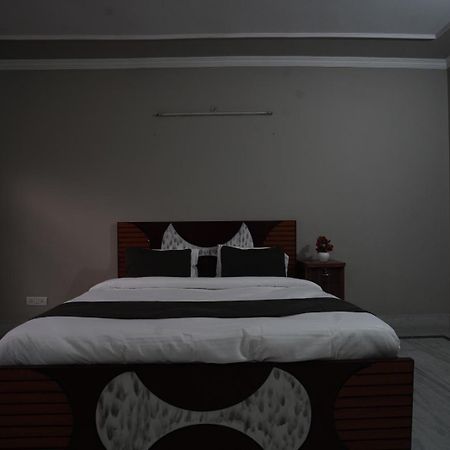 Play-Sunflower Omega-1 Couple Friendly Greater Noida Exteriör bild