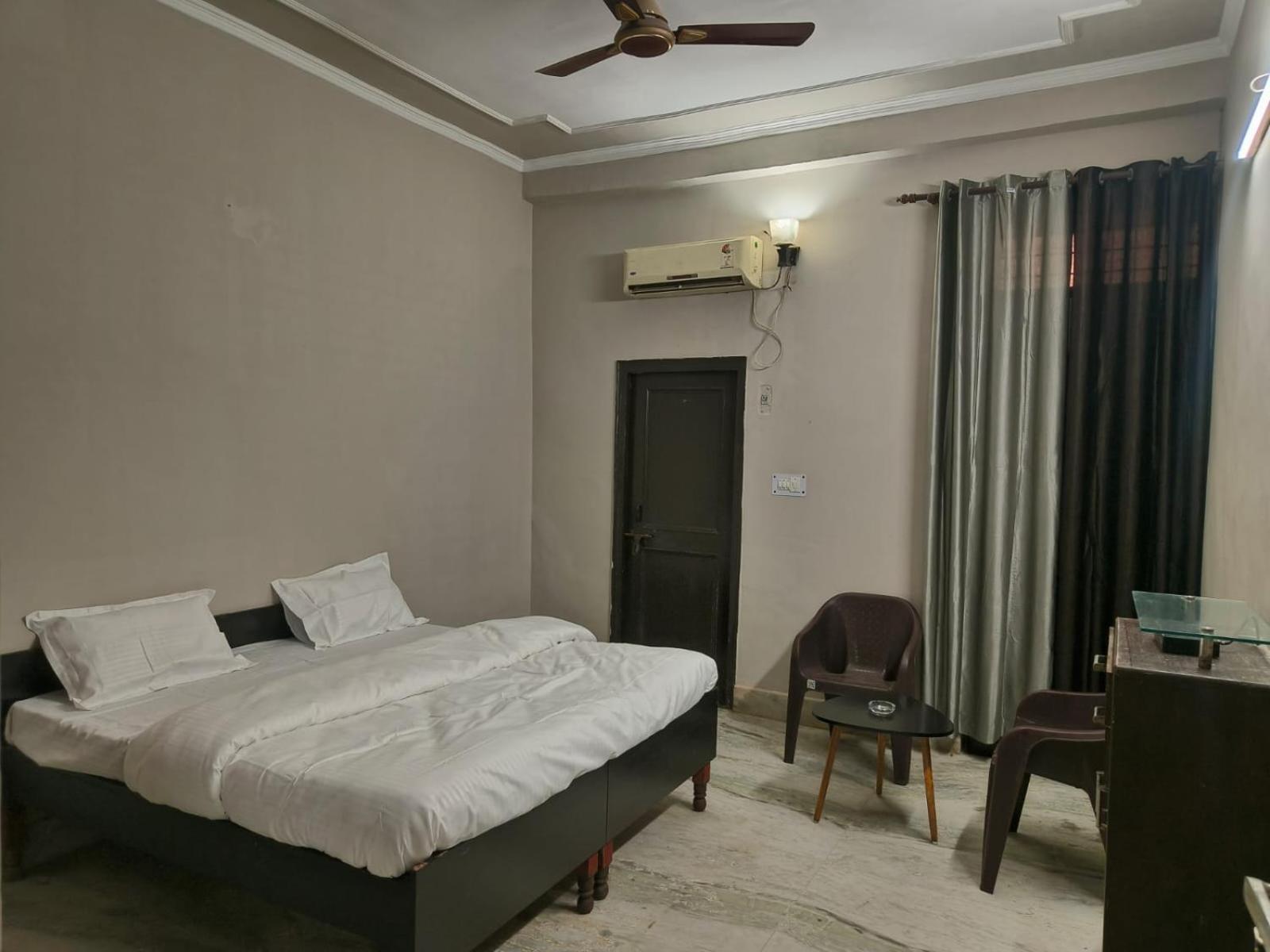 Play-Sunflower Omega-1 Couple Friendly Greater Noida Exteriör bild