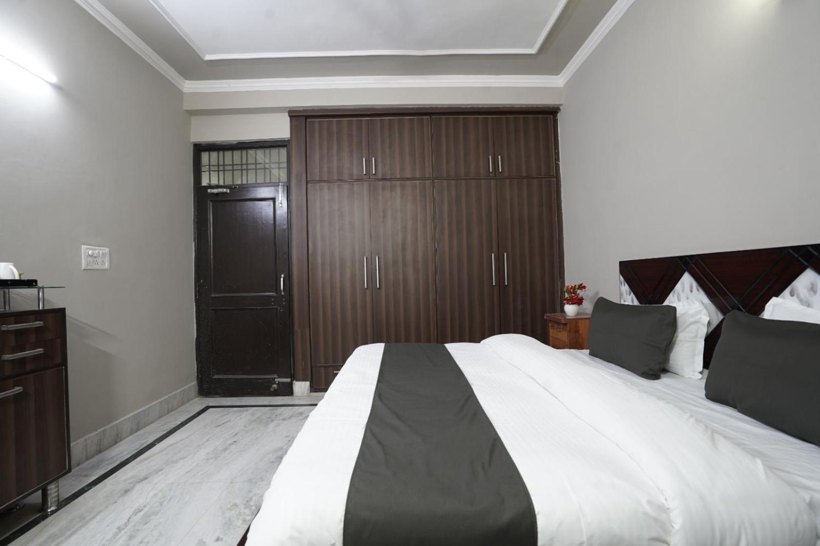 Play-Sunflower Omega-1 Couple Friendly Greater Noida Exteriör bild